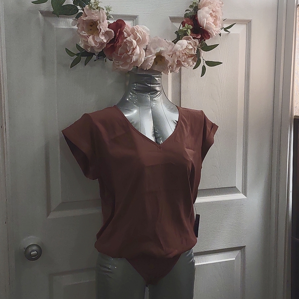 Satin V-neck dusty rose bodysuit size small